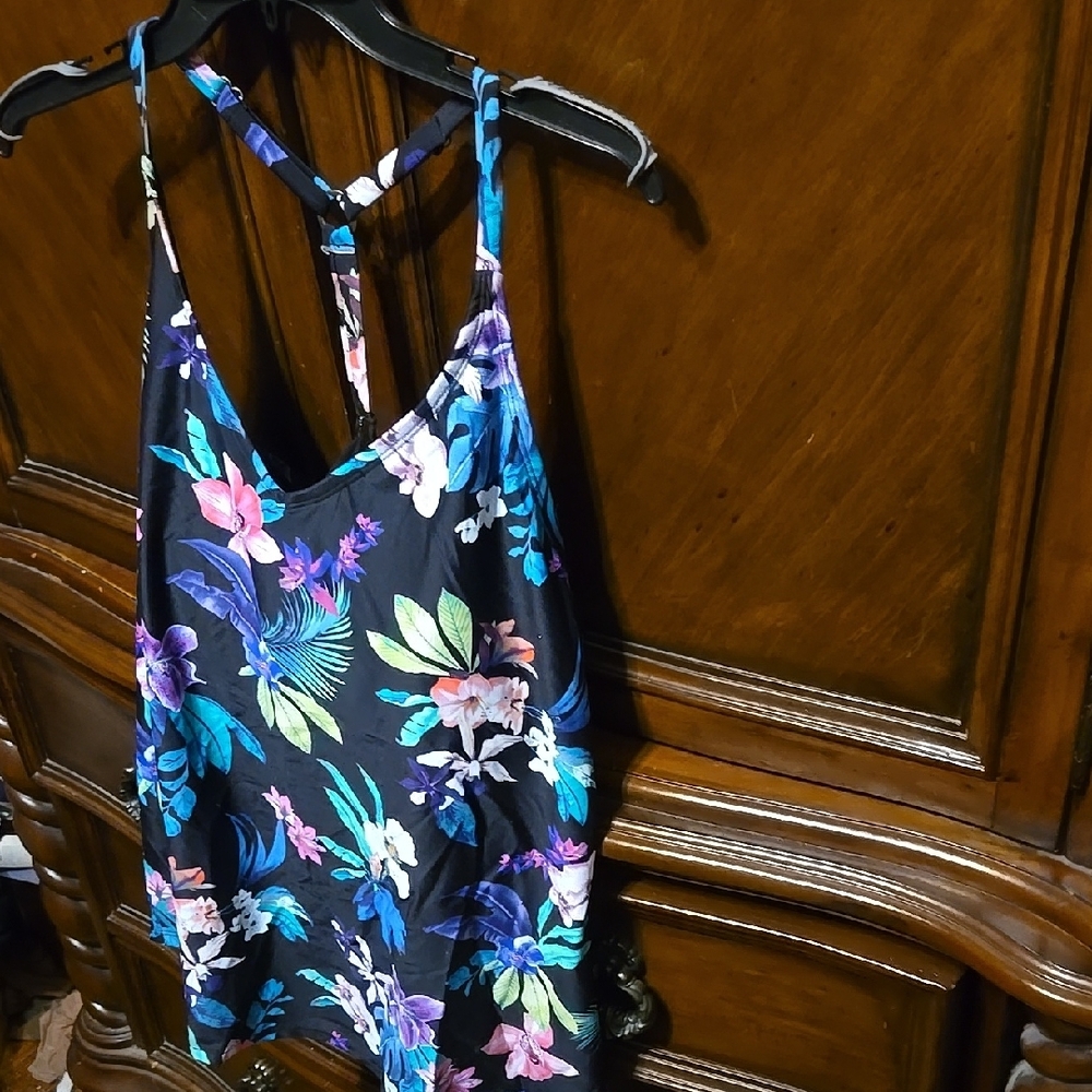 BVibrant Floral Strappy Tankini NWTA